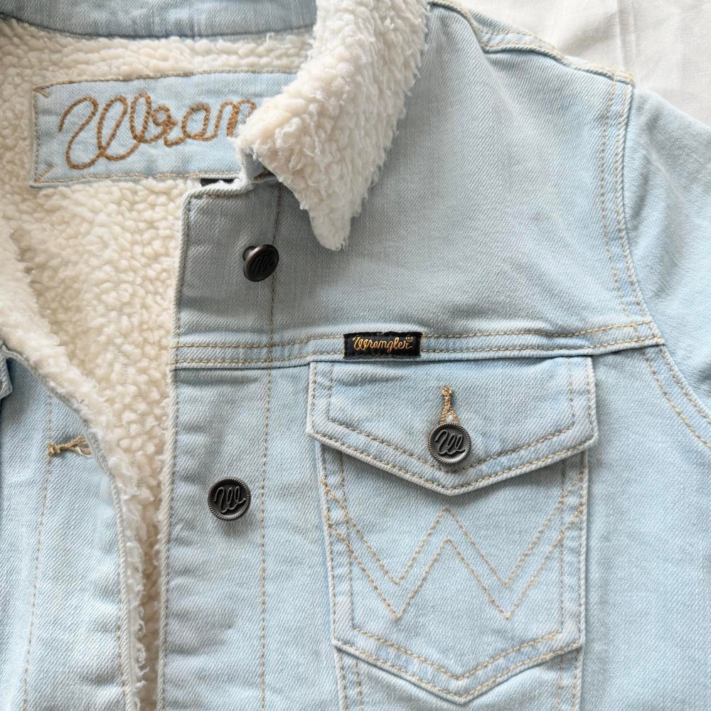 Wrangler Women's Small Light Wash Sherpa Lined Denim Trucker Jacket